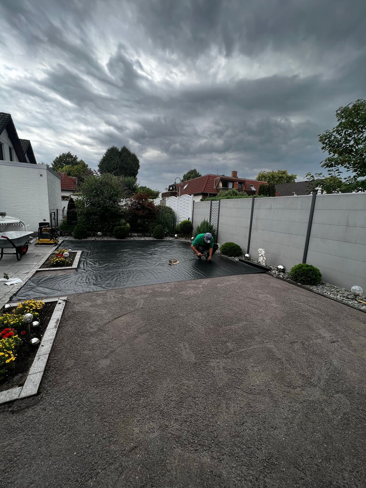 Vorbereitete Fläche vor der Kunstrasen-Verlegung in Bremen