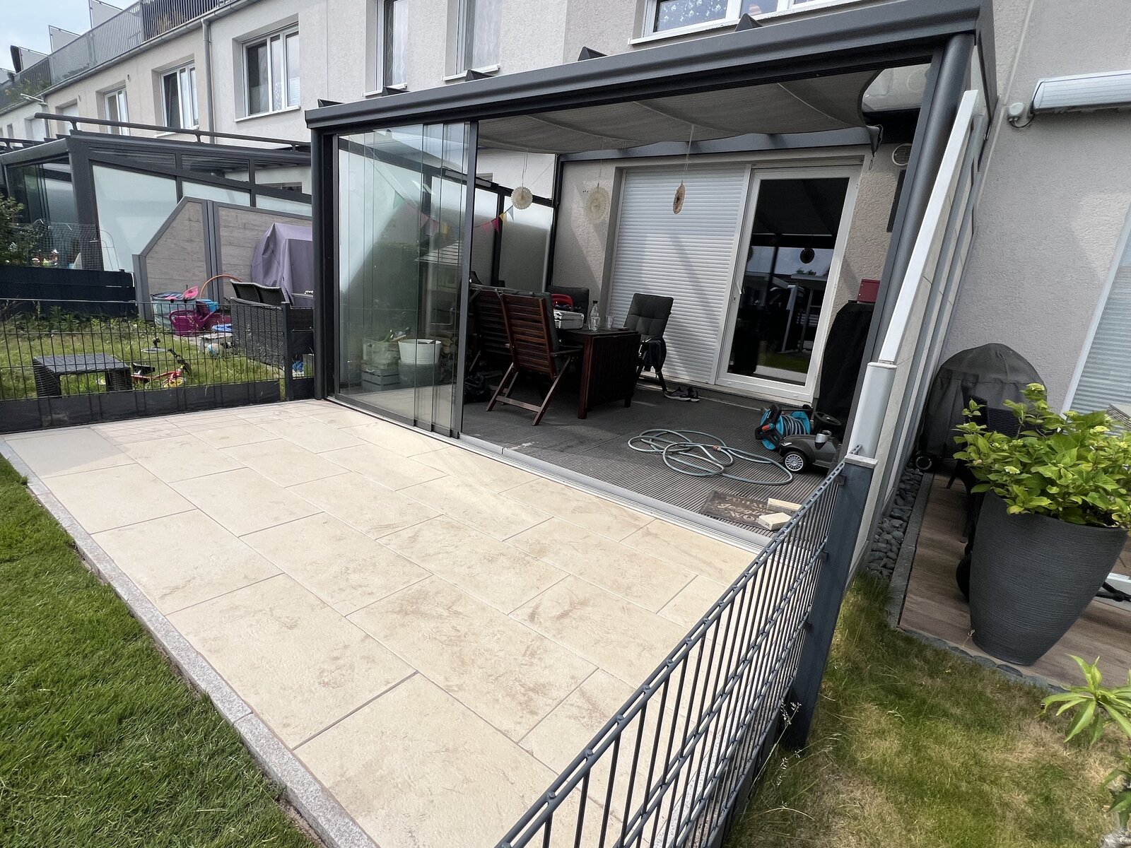 Terrassenplatten unter Glasüberdachung Bremen Arsten