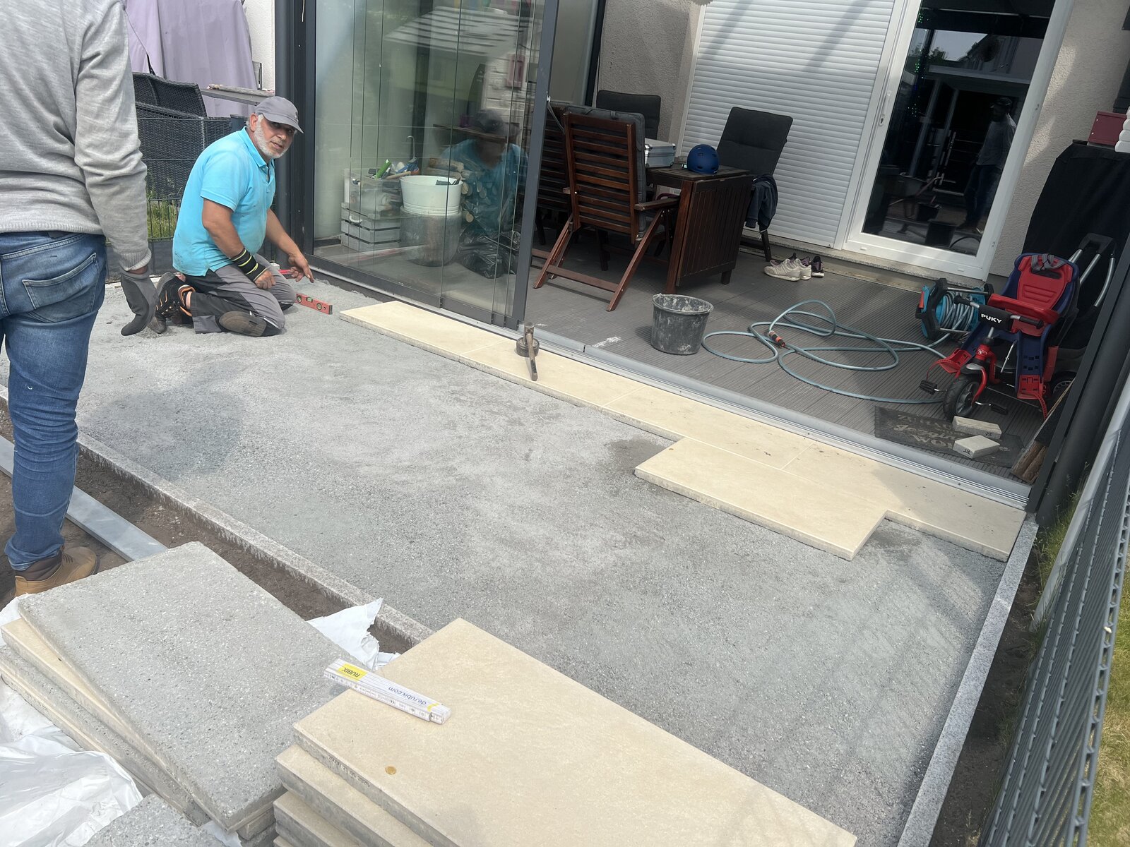 Terrassenplatten werden verlegt in Bremen Arsten