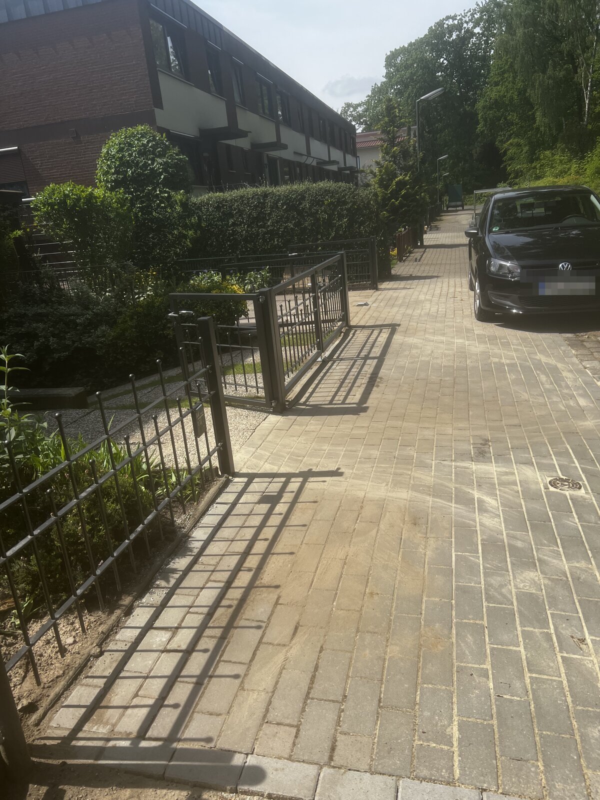Schmuckzaun Gesamtansicht mit Pflasterfläche Bremen