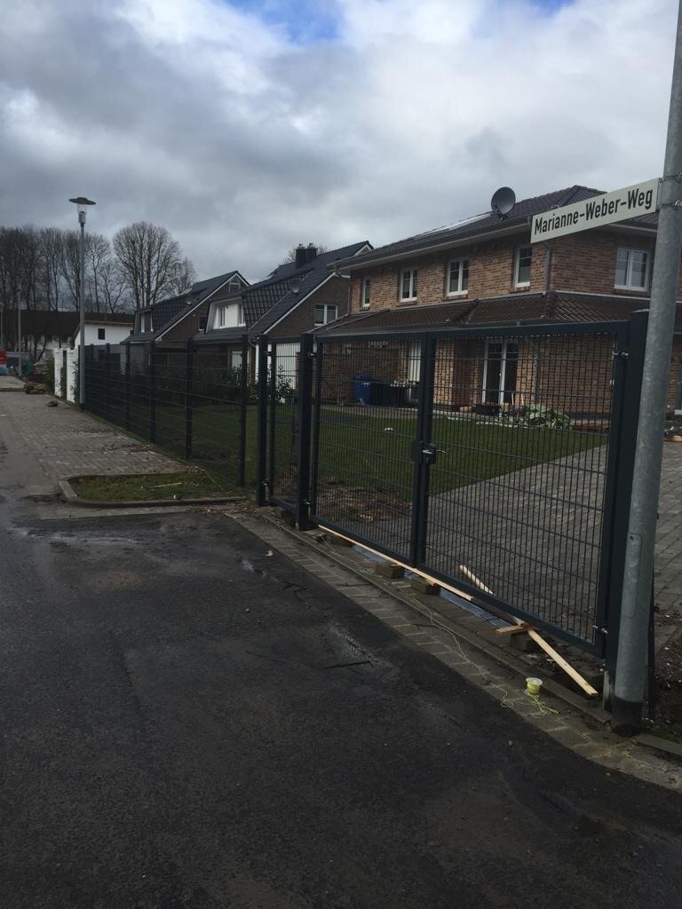 Einfahrtstor mit Sichtschutz in Delmenhorst