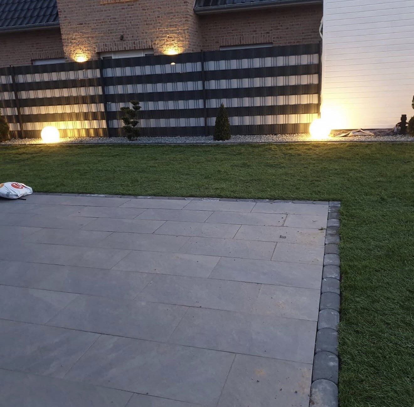 Sichtschutzzaun mit Gartenbeleuchtung in Harpstedt – Dayeeh Service